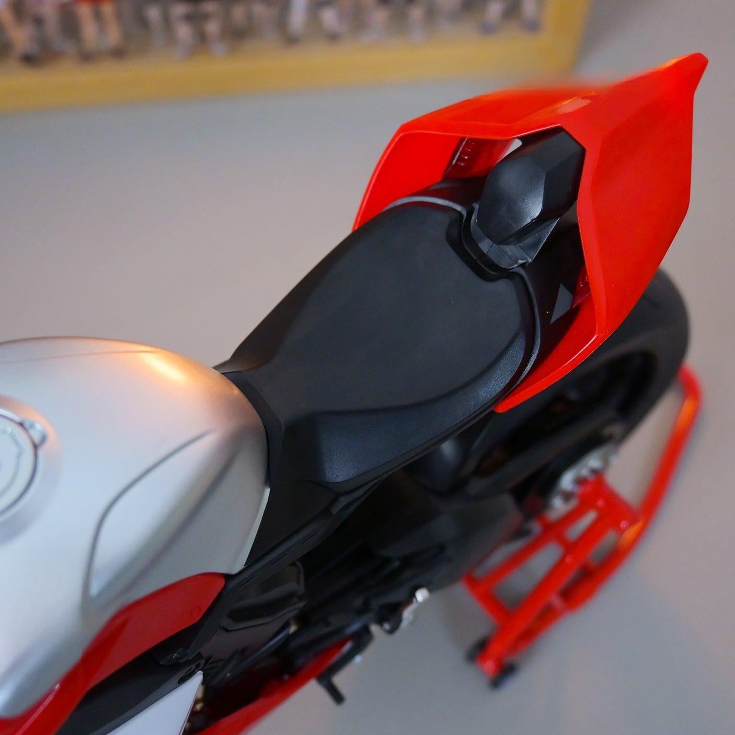 Alloy 1/6 Ducati Corse Panigale V4R Model