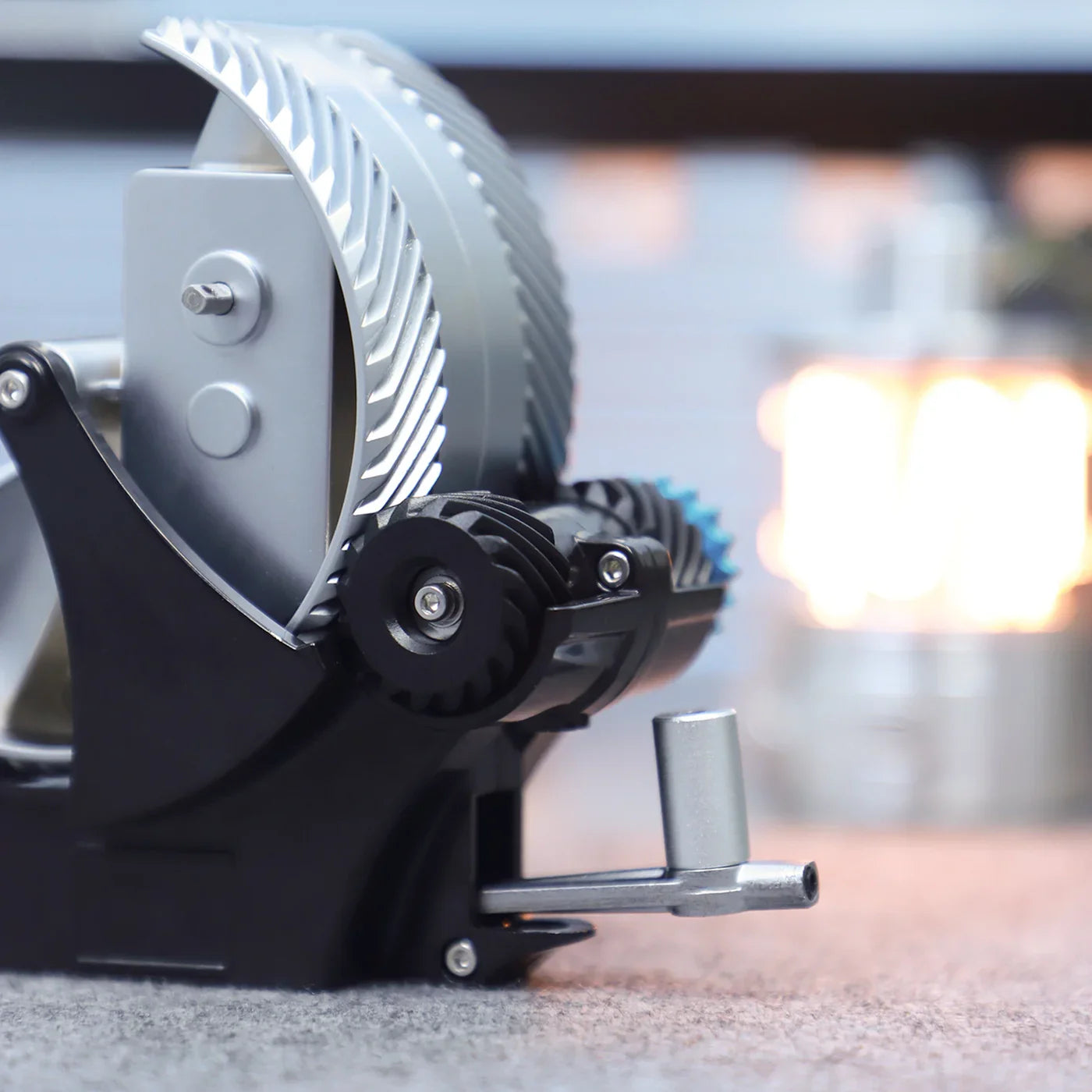 Alloy mechanical multifunctional rechargeable mobile phone holder