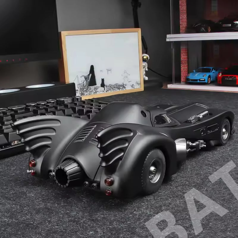 1/18 Classic Batman Movies Car 2008 Batmobile Alloy Diecast Metal Toy Race Car Model Sound Light Kids Gifts