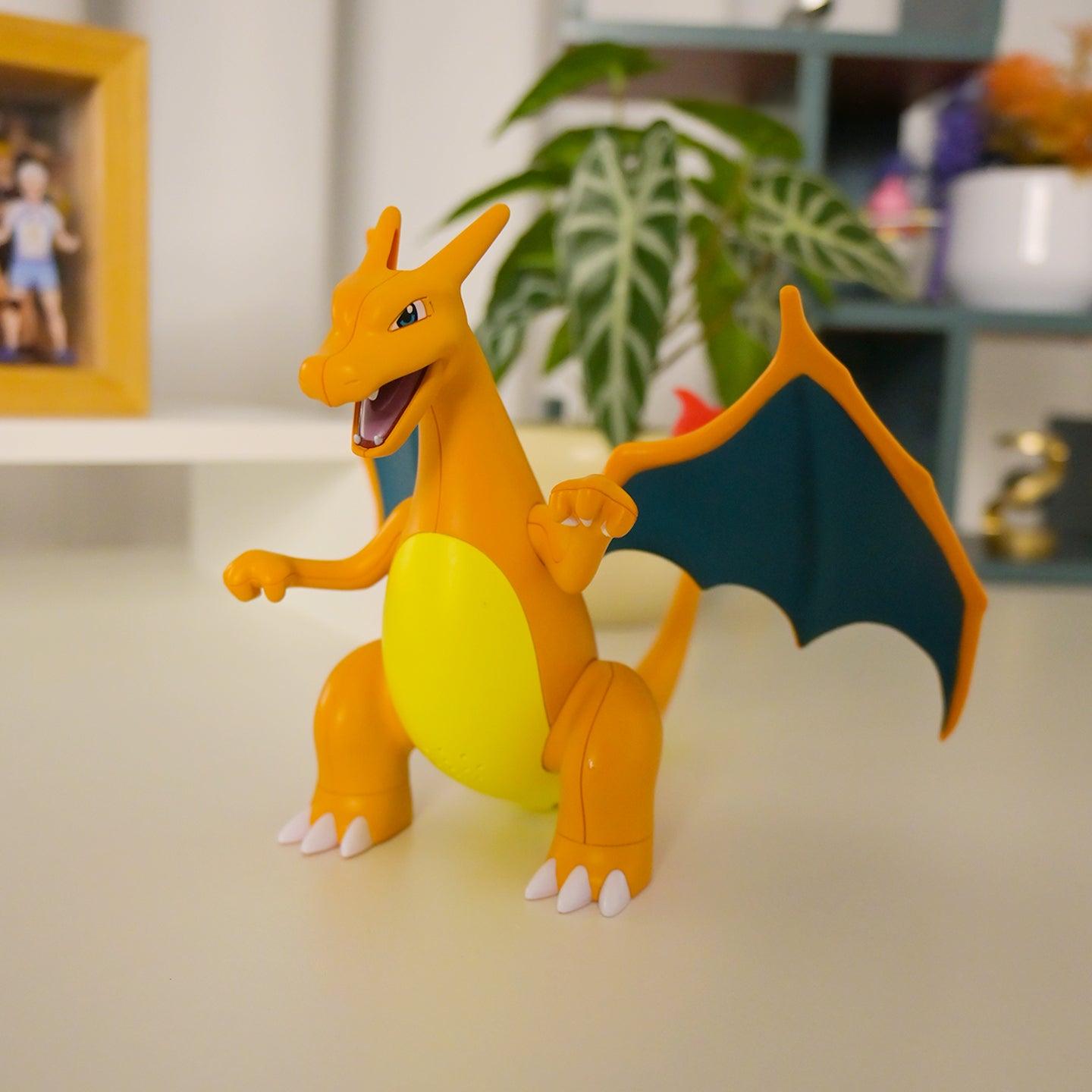 Pokémon Fire-Breathing Dragon Charizard Figure