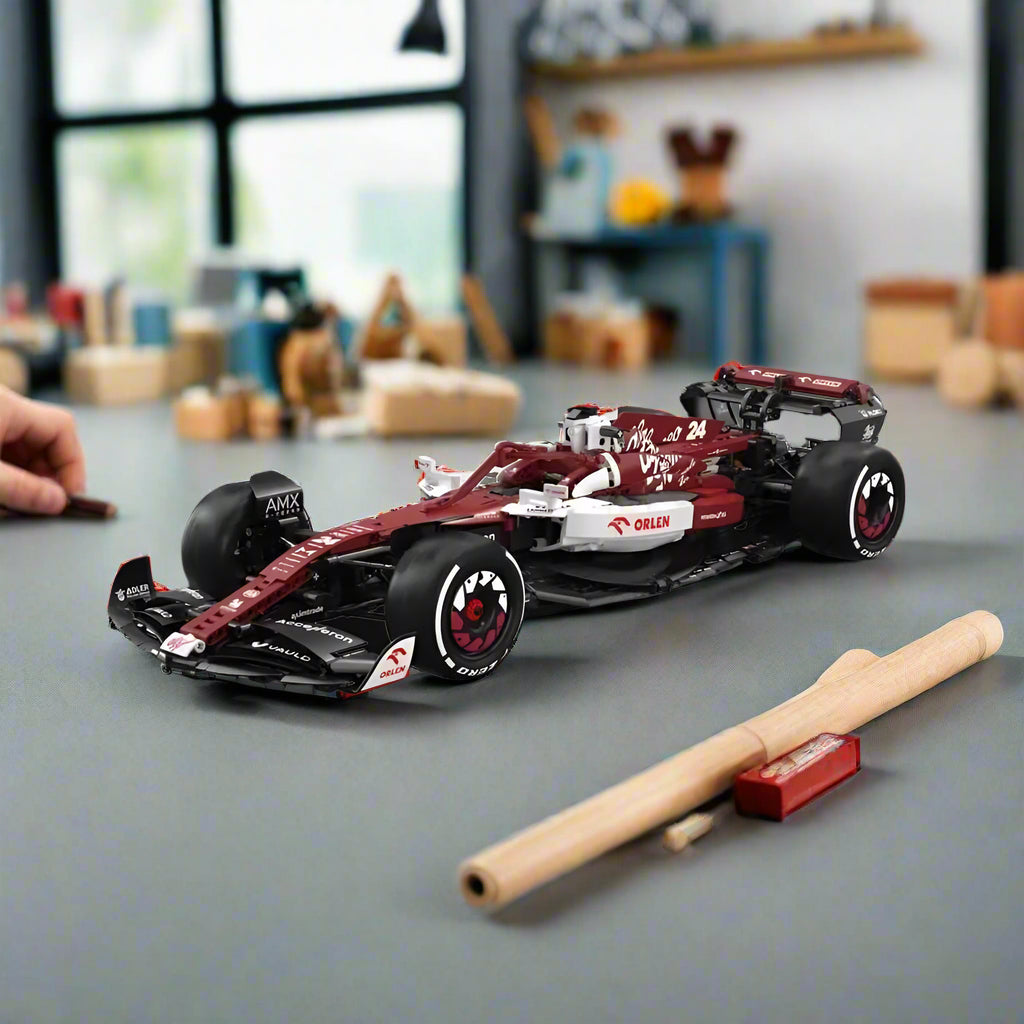 Alfa Romeo F1 Team ORLEN C42 Racing Builder